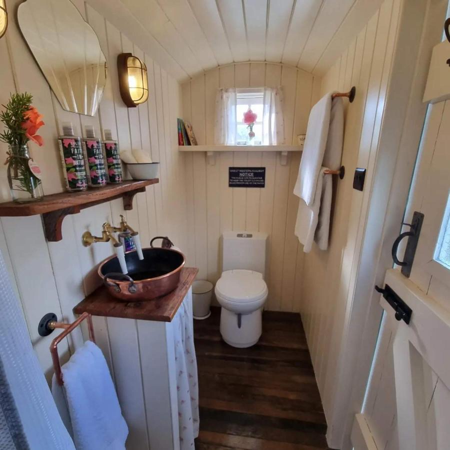 The Delkin Shepherds Huts Касъл Комб Екстериор снимка