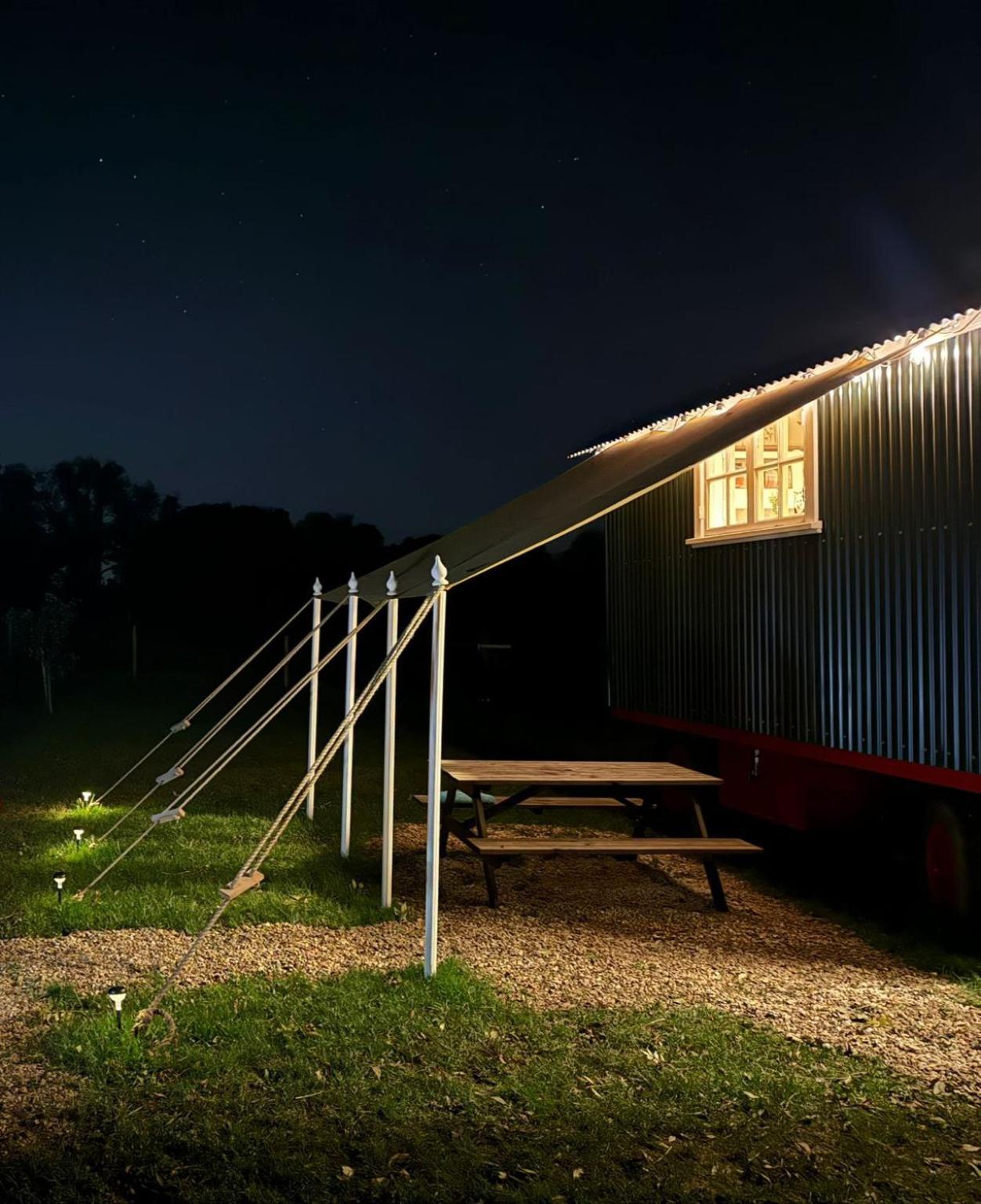 The Delkin Shepherds Huts Касъл Комб Екстериор снимка