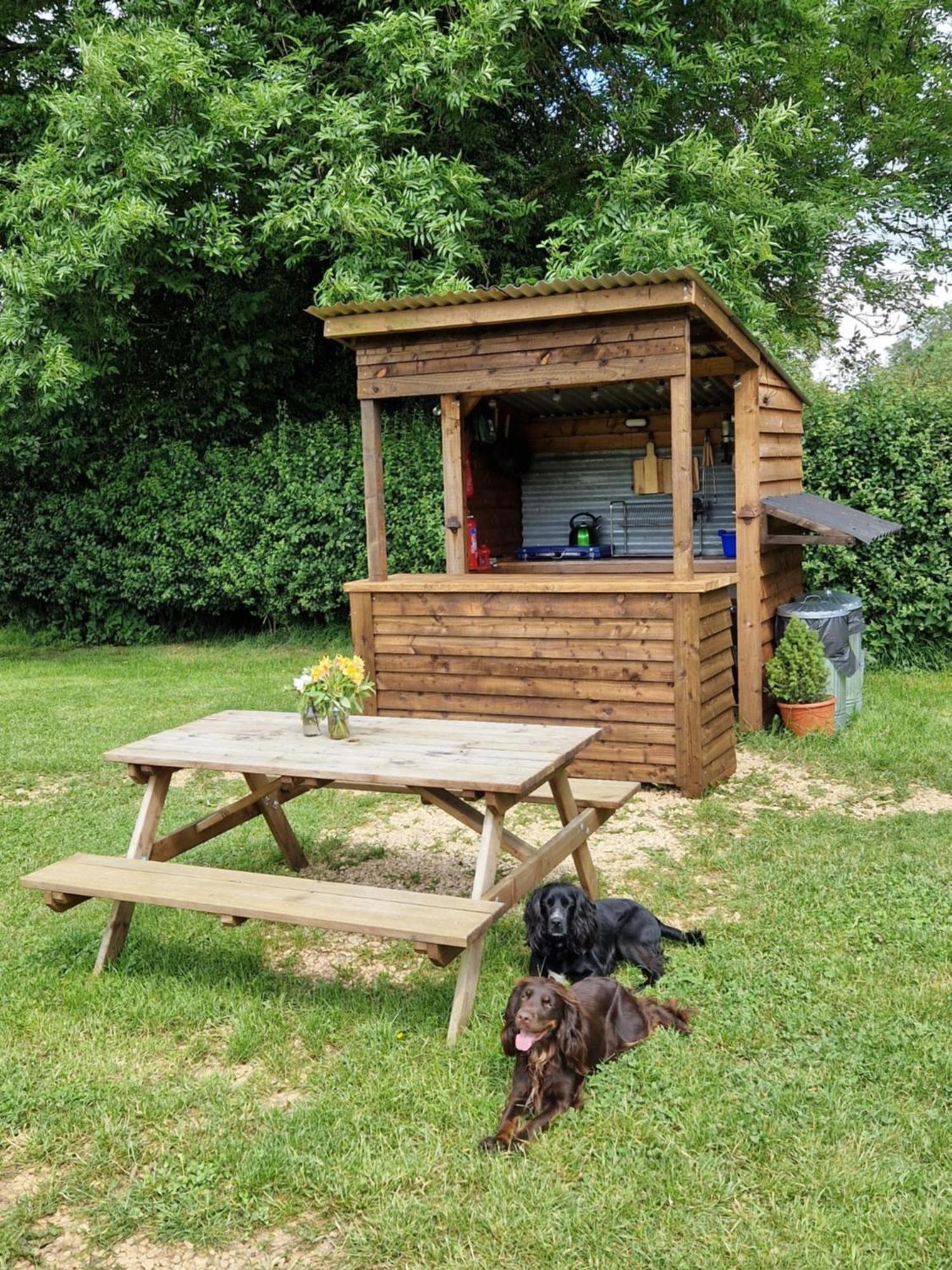 The Delkin Shepherds Huts Касъл Комб Екстериор снимка