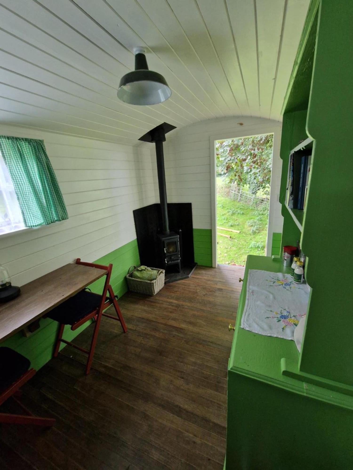 The Delkin Shepherds Huts Касъл Комб Екстериор снимка